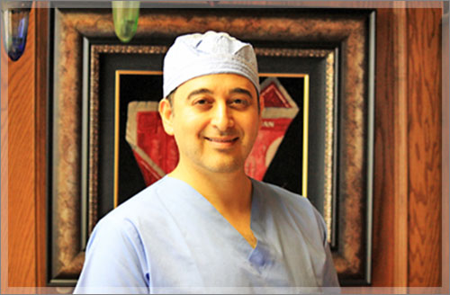 Dr. Mazaheri, leading LASIK surgeon in Dallas, performing advanced PRK surgery